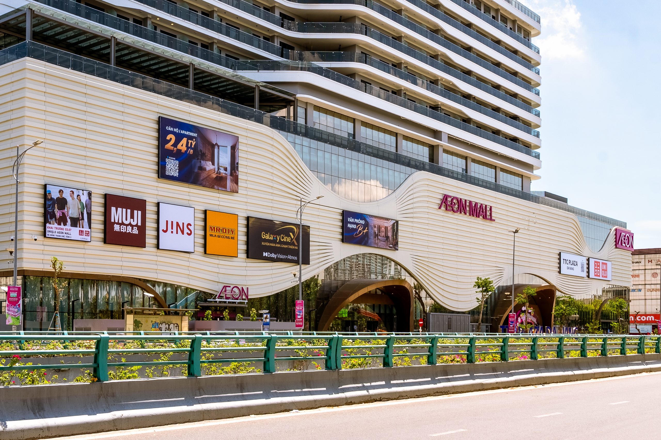 TTTM AEON MALL Đà Nẵng Thanh Khê chỉ cách sân bay quốc tế Đà Nẵng khoảng 5 phút di chuyển bằng ô tô